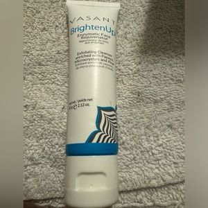 Vasanti BrightenUp! Exfoliating Cleanser